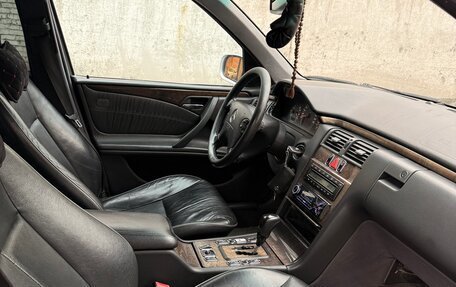 Mercedes-Benz E-Класс, 2000 год, 390 000 рублей, 5 фотография