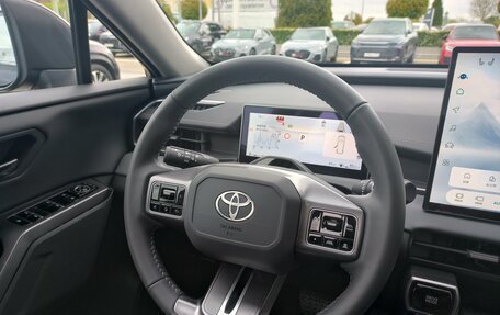 Toyota RAV4, 2026 год, 4 440 000 рублей, 24 фотография