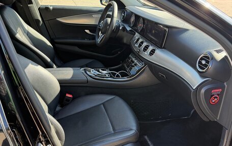 Mercedes-Benz E-Класс, 2019 год, 2 450 000 рублей, 10 фотография