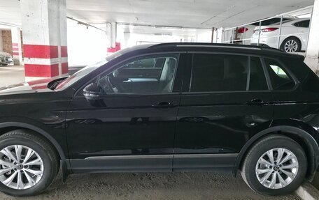 Volkswagen Tiguan II, 2021 год, 3 700 000 рублей, 2 фотография