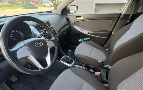 Hyundai Solaris II рестайлинг, 2011 год, 630 000 рублей, 7 фотография