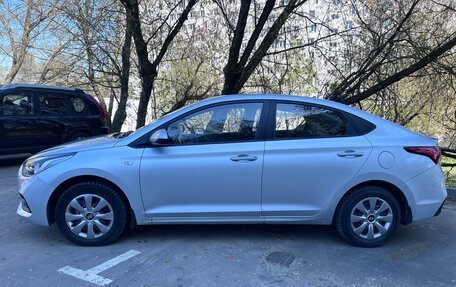Hyundai Solaris II рестайлинг, 2017 год, 1 050 000 рублей, 5 фотография