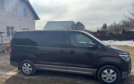 Hyundai Grand Starex Grand Starex I рестайлинг 2, 2018 год, 3 100 000 рублей, 2 фотография