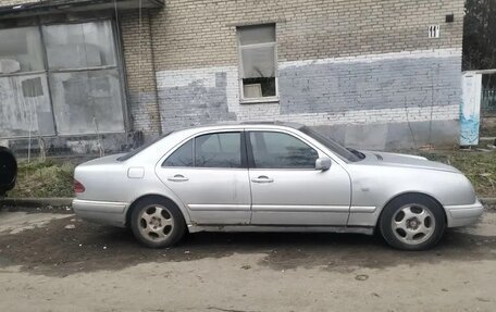 Mercedes-Benz E-Класс, 1999 год, 267 000 рублей, 2 фотография