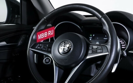 Alfa Romeo Stelvio, 2017 год, 2 190 000 рублей, 14 фотография