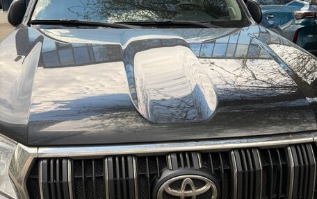 Toyota Land Cruiser Prado 150 рестайлинг 2, 2019 год, 4 000 000 рублей, 1 фотография