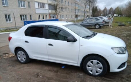 Renault Logan II, 2018 год, 550 000 рублей, 3 фотография