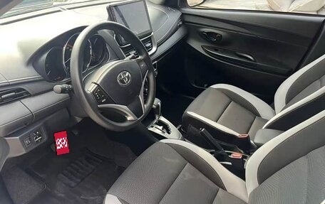 Toyota Yaris XP150 рестайлинг, 2023 год, 980 333 рублей, 6 фотография