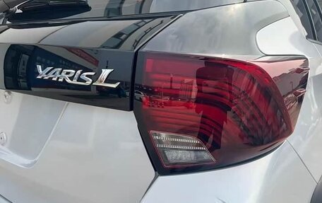 Toyota Yaris XP150 рестайлинг, 2023 год, 980 333 рублей, 24 фотография