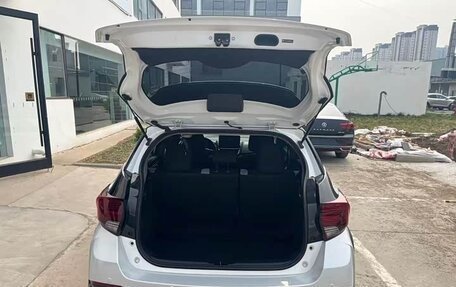 Toyota Yaris XP150 рестайлинг, 2023 год, 980 333 рублей, 28 фотография