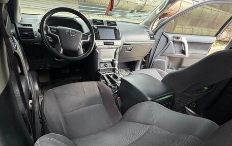 Toyota Land Cruiser Prado 150 рестайлинг 2, 2019 год, 4 000 000 рублей, 6 фотография