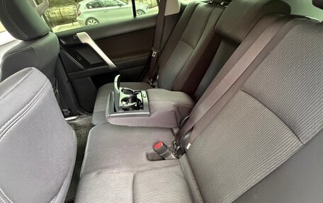 Toyota Land Cruiser Prado 150 рестайлинг 2, 2019 год, 4 000 000 рублей, 7 фотография