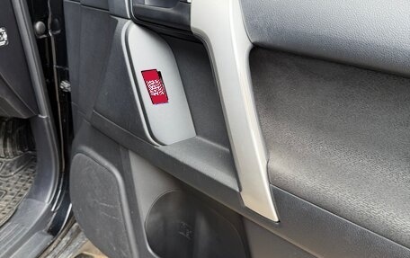 Toyota Land Cruiser Prado 150 рестайлинг 2, 2019 год, 4 000 000 рублей, 5 фотография