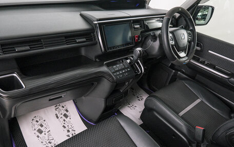 Honda Stepwgn IV, 2017 год, 2 149 000 рублей, 13 фотография