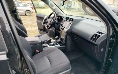 Toyota Land Cruiser Prado 150 рестайлинг 2, 2017 год, 4 600 000 рублей, 10 фотография