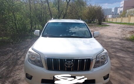Toyota Land Cruiser Prado 150 рестайлинг 2, 2013 год, 2 800 000 рублей, 3 фотография