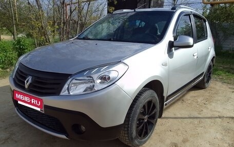 Renault Sandero I, 2013 год, 650 000 рублей, 2 фотография