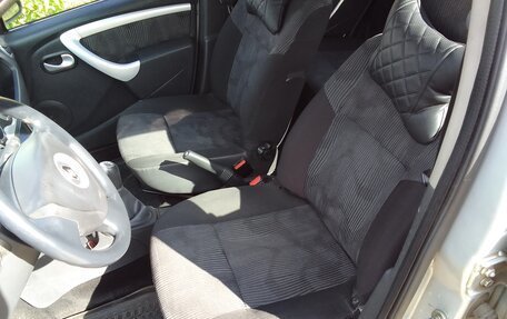 Renault Sandero I, 2013 год, 650 000 рублей, 14 фотография