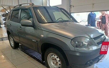 Chevrolet Niva I рестайлинг, 2018 год, 849 000 рублей, 2 фотография
