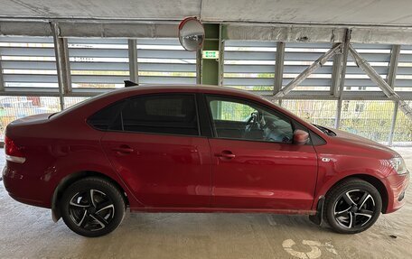 Volkswagen Polo VI (EU Market), 2011 год, 800 000 рублей, 2 фотография