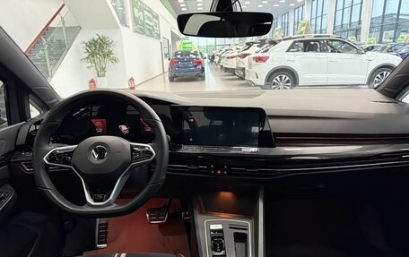 Volkswagen Golf VIII, 2023 год, 2 120 000 рублей, 10 фотография