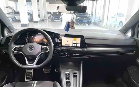 Volkswagen Golf VIII, 2023 год, 2 020 000 рублей, 10 фотография