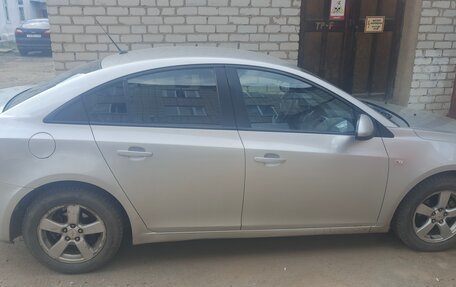 Chevrolet Cruze II, 2010 год, 600 000 рублей, 4 фотография