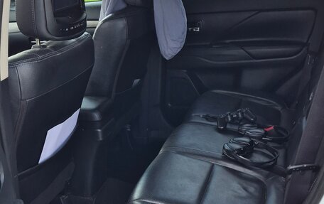 Mitsubishi Outlander III рестайлинг 3, 2012 год, 1 200 000 рублей, 9 фотография