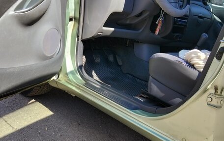 Toyota Yaris I рестайлинг, 2003 год, 350 000 рублей, 23 фотография