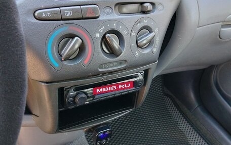 Toyota Yaris I рестайлинг, 2003 год, 350 000 рублей, 6 фотография