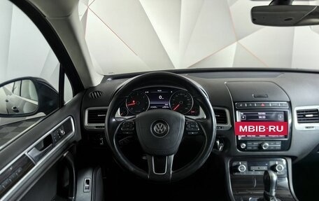 Volkswagen Touareg III, 2017 год, 2 590 000 рублей, 20 фотография