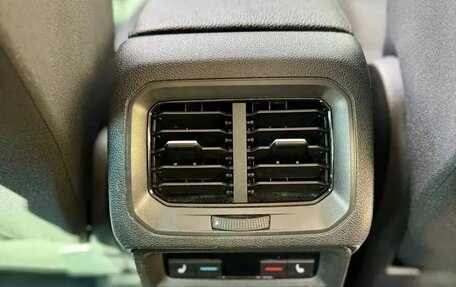 Volkswagen Tiguan II, 2018 год, 3 500 000 рублей, 9 фотография