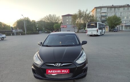 Hyundai Solaris II рестайлинг, 2012 год, 650 000 рублей, 3 фотография