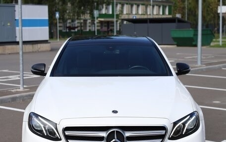 Mercedes-Benz E-Класс, 2020 год, 3 950 000 рублей, 3 фотография