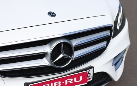 Mercedes-Benz E-Класс, 2020 год, 3 950 000 рублей, 4 фотография