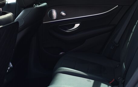 Mercedes-Benz E-Класс, 2020 год, 3 950 000 рублей, 25 фотография