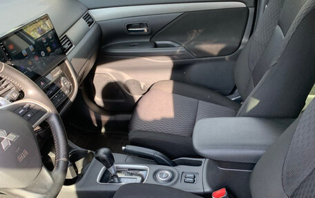 Mitsubishi Outlander III рестайлинг 3, 2013 год, 1 400 000 рублей, 7 фотография