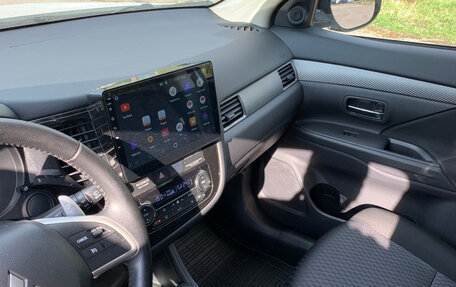 Mitsubishi Outlander III рестайлинг 3, 2013 год, 1 400 000 рублей, 3 фотография