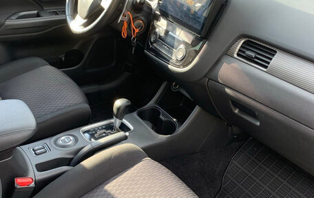 Mitsubishi Outlander III рестайлинг 3, 2013 год, 1 400 000 рублей, 4 фотография