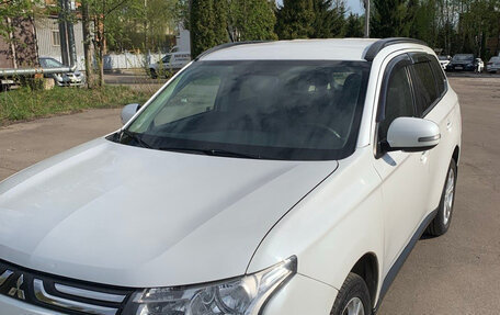 Mitsubishi Outlander III рестайлинг 3, 2013 год, 1 400 000 рублей, 10 фотография