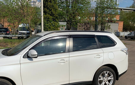 Mitsubishi Outlander III рестайлинг 3, 2013 год, 1 400 000 рублей, 2 фотография