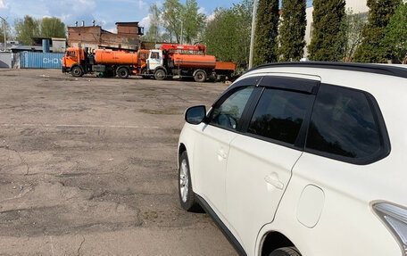 Mitsubishi Outlander III рестайлинг 3, 2013 год, 1 400 000 рублей, 9 фотография