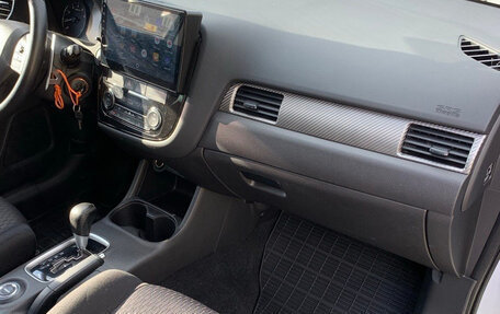 Mitsubishi Outlander III рестайлинг 3, 2013 год, 1 400 000 рублей, 14 фотография