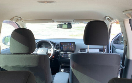 Mitsubishi Outlander III рестайлинг 3, 2013 год, 1 400 000 рублей, 17 фотография