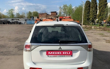 Mitsubishi Outlander III рестайлинг 3, 2013 год, 1 400 000 рублей, 11 фотография