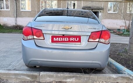 Chevrolet Cruze II, 2010 год, 650 000 рублей, 3 фотография