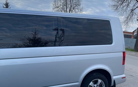 Volkswagen Caravelle T6 рестайлинг, 2018 год, 3 250 000 рублей, 4 фотография