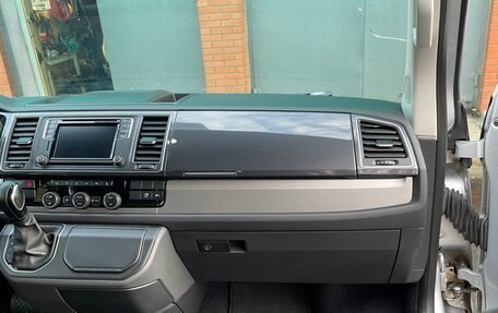 Volkswagen Caravelle T6 рестайлинг, 2018 год, 3 250 000 рублей, 12 фотография