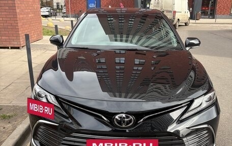 Toyota Camry, 2023 год, 3 900 000 рублей, 2 фотография