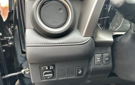 Toyota RAV4, 2017 год, 2 399 000 рублей, 10 фотография